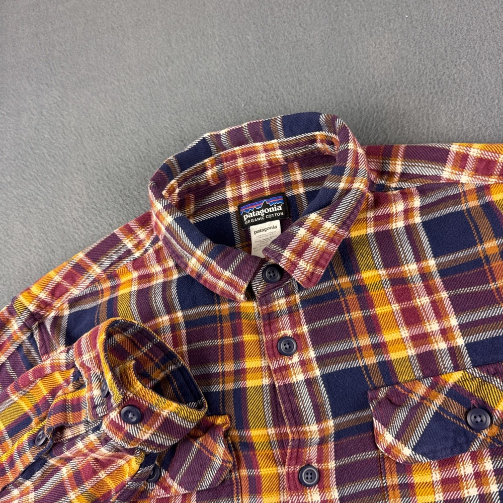 Patagonia Fjord Flannel Shirt Men's M Purple Plaid Organic Cotton Flap Pockets
